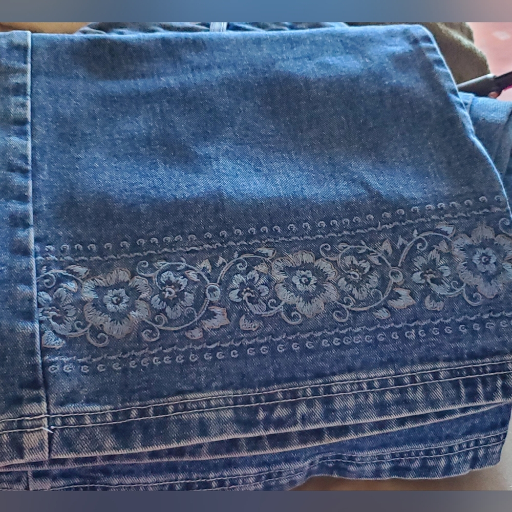 Jeans - Picture 2 of 4